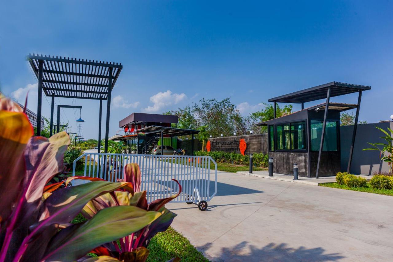 The Sun Resort Ratchaburi Buitenkant foto