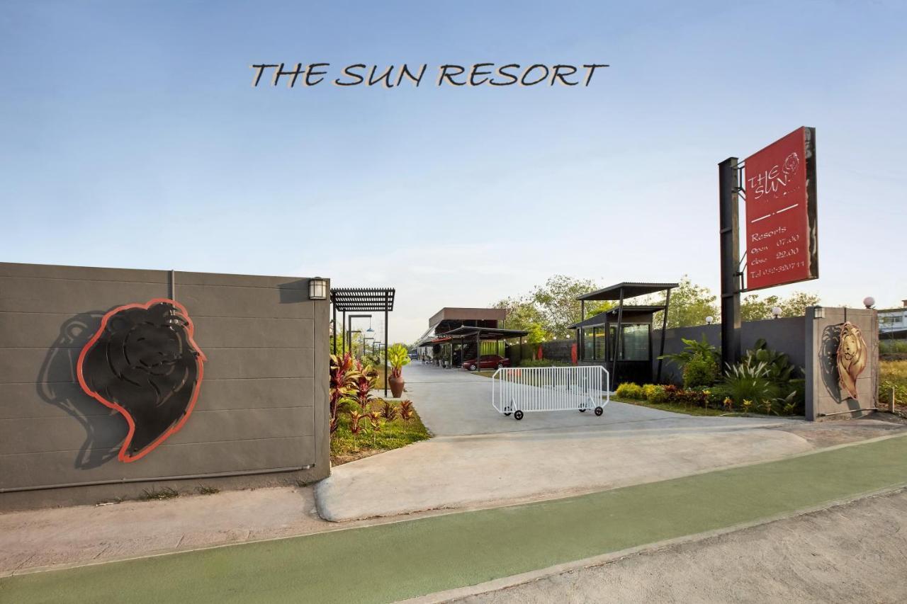 The Sun Resort Ratchaburi Buitenkant foto