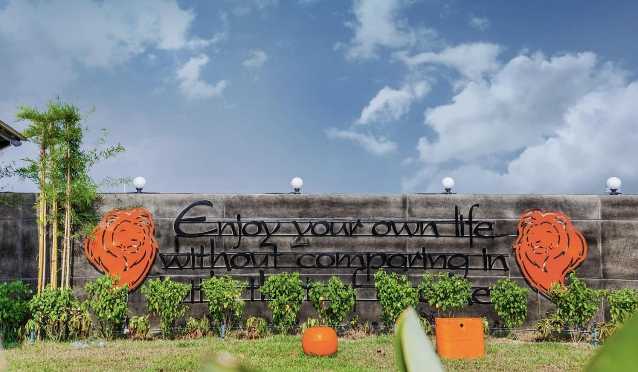 The Sun Resort Ratchaburi Buitenkant foto