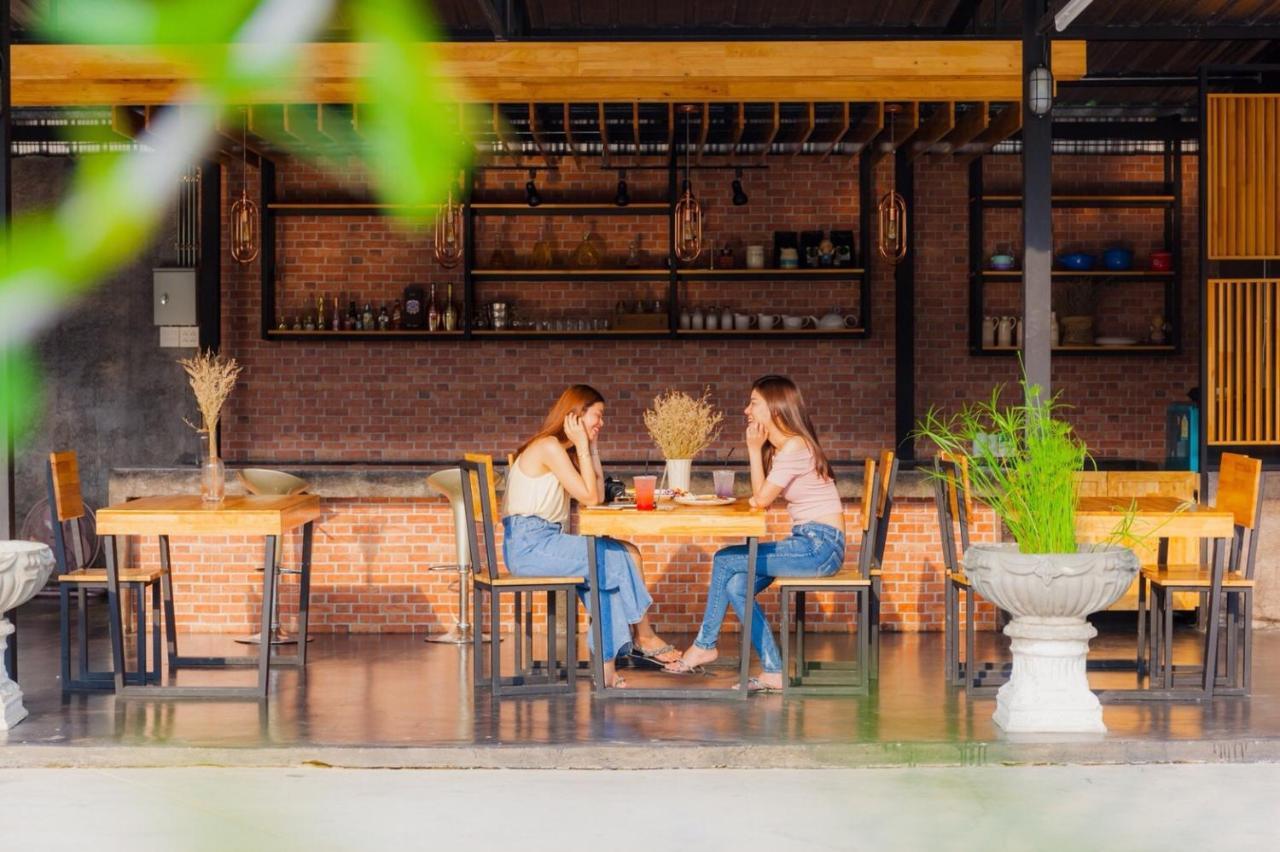 The Sun Resort Ratchaburi Buitenkant foto